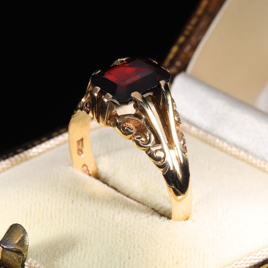 Antique The Vintage 1991 Garnet Solitaire Signet Ring