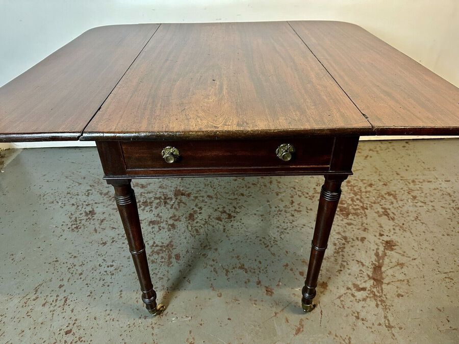 Antique A Beautiful 200 Year Old Georgian Antique Mahogany Pembroke  Table.  C1820