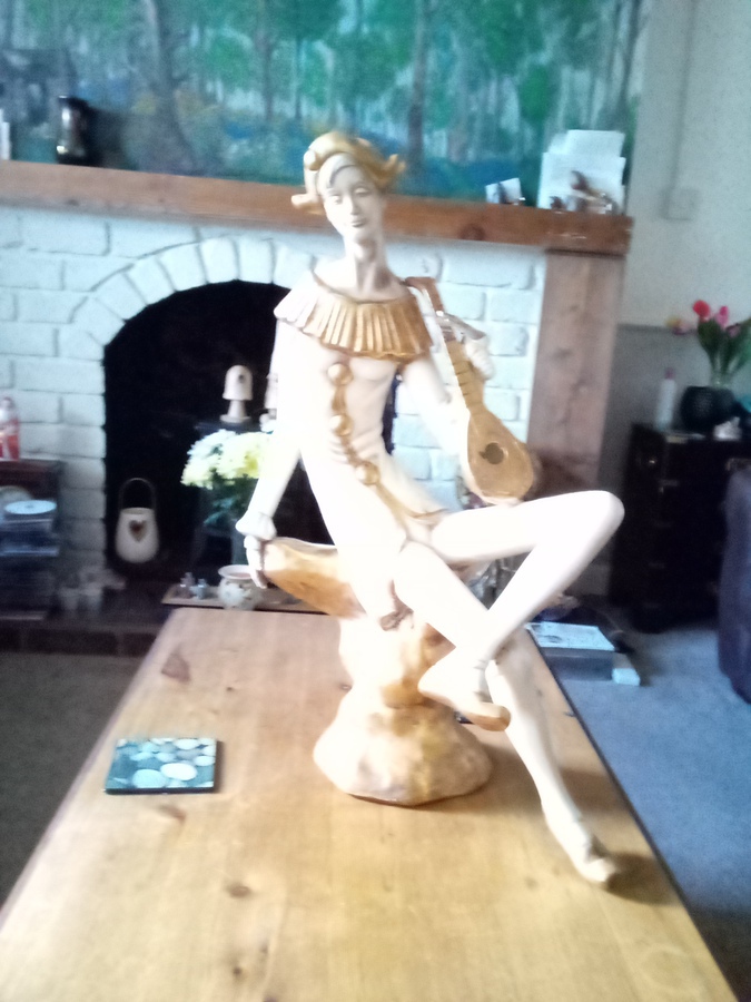 Porcelain figure with mandolin