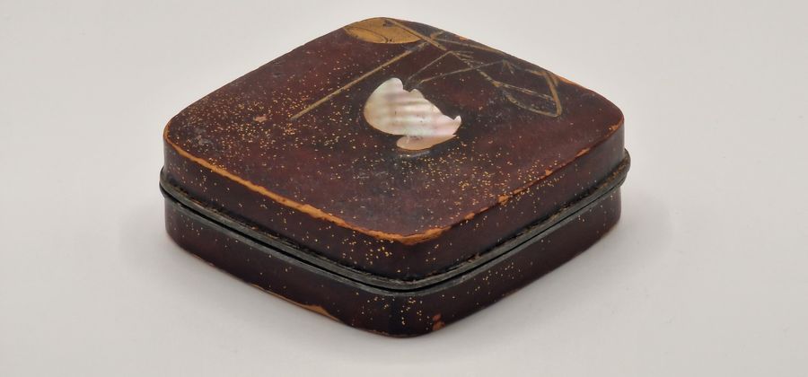 Antique Japanese antique lacquer and inlaid incense kogo box, Rinpa school. 