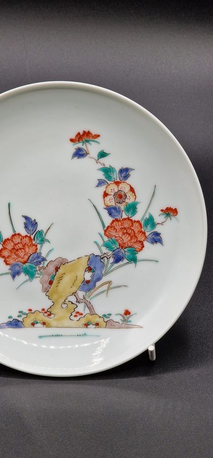 Antique Japanese plate, Kakiemon 14th, National living treasure. 