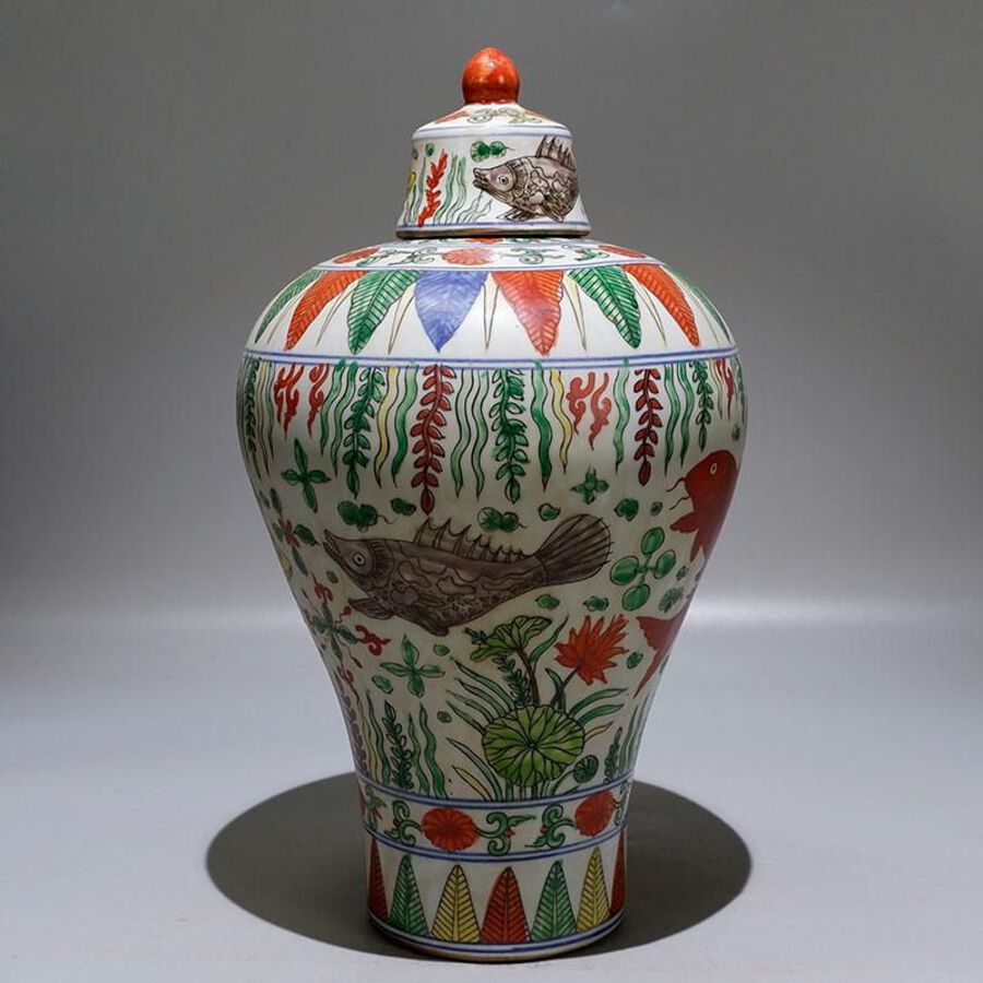 Five-color plum vase with cover and fish algae pattern