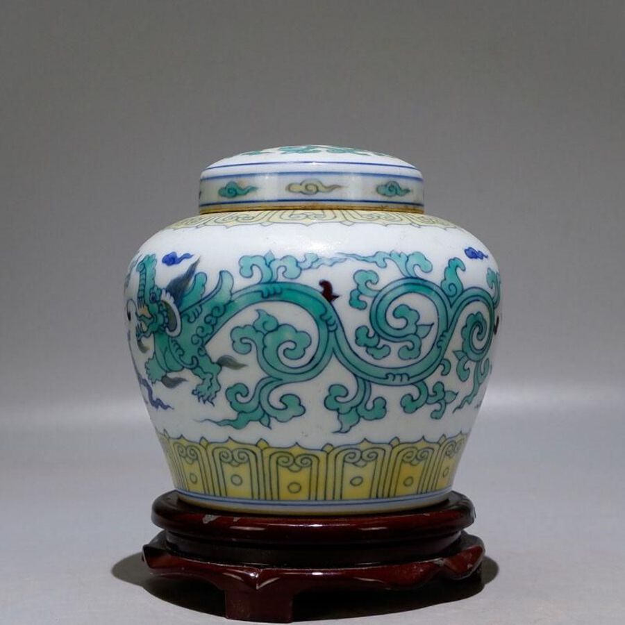 Qing dynasty blue-and-white jar with kui dragons