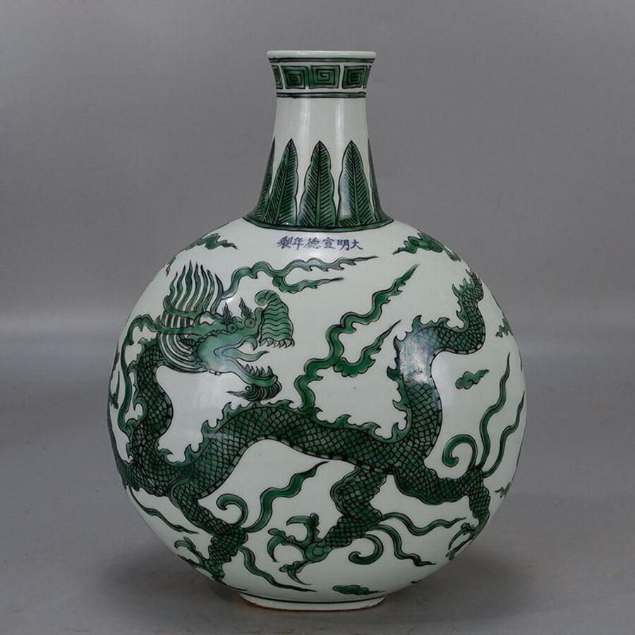 Green color cloud and dragon banana leaf vase