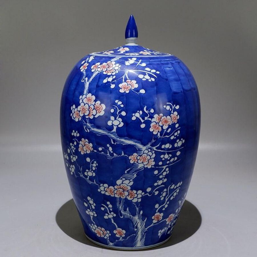 Blue and white ice plum pattern winter melon jar