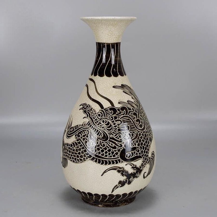 Jade vase with dragon design