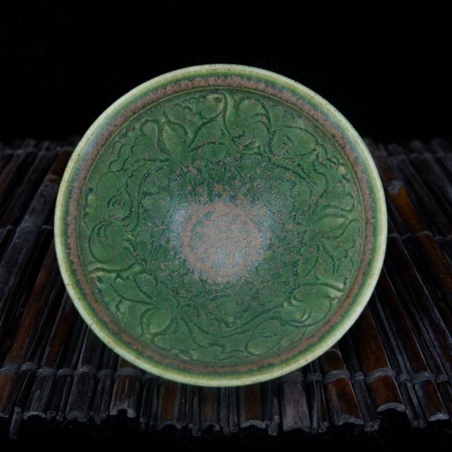 Green glaze carved bowl