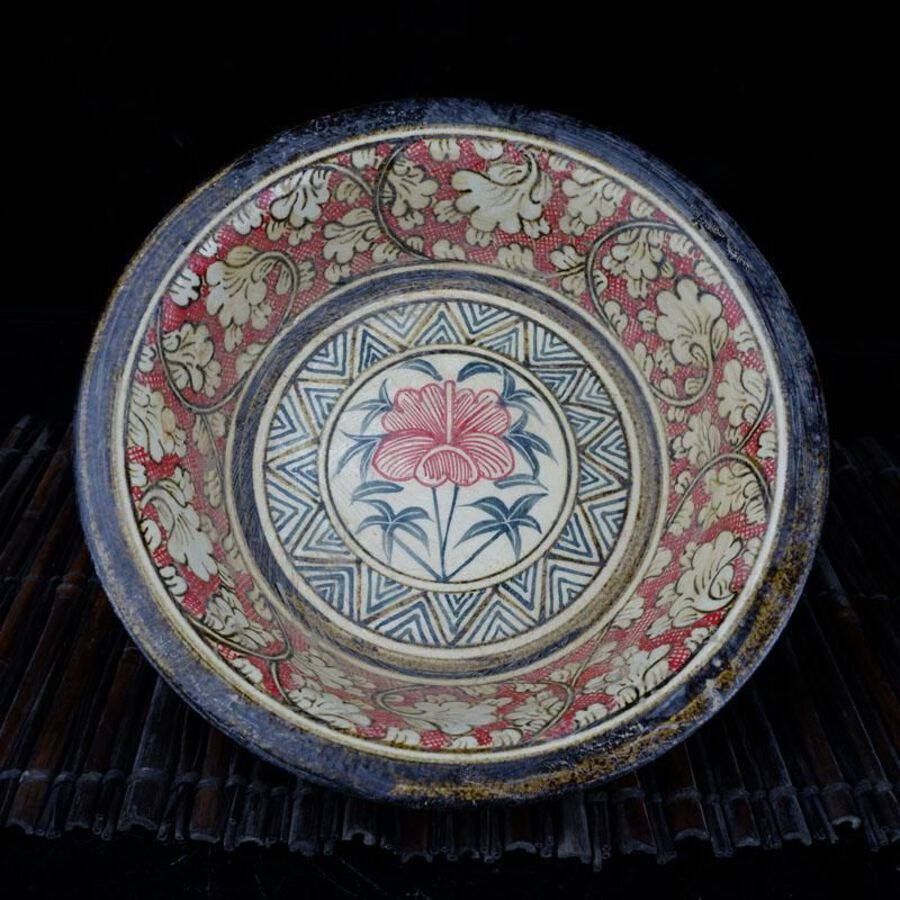 Jizhou kiln floral dish with added color