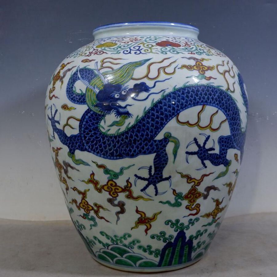Longevity jar with blue and white color dragon