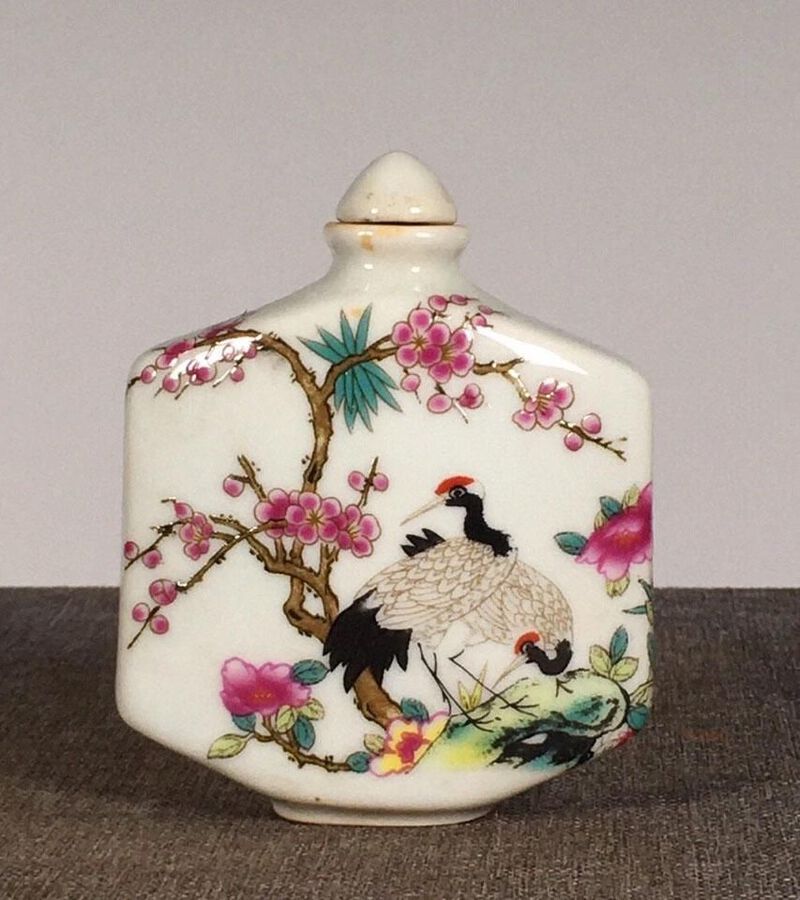 A famille-rose floral and bird snuff bottle