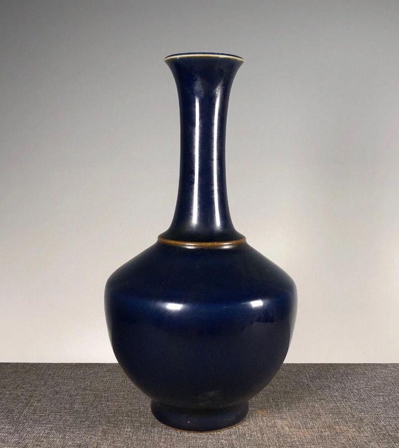 Blue and white glaze vase