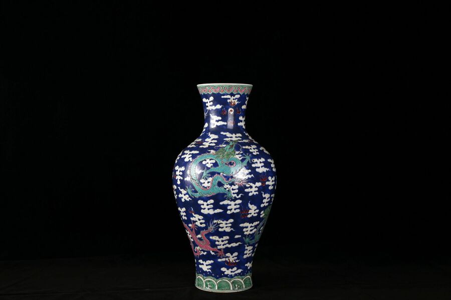 Blue teak dragon vase