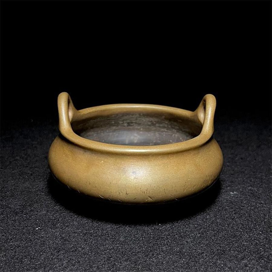 Qing dynasty Xuande year made sky ear Xuan furnace