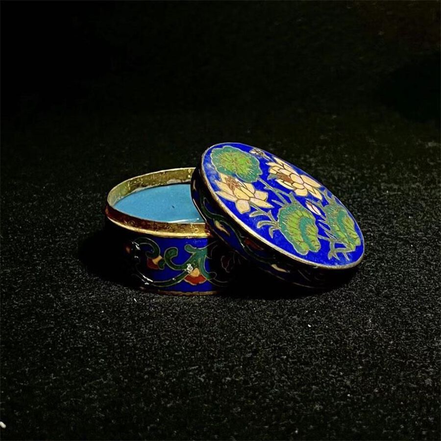 Qing-Cingtai blue incense box with lotus pattern