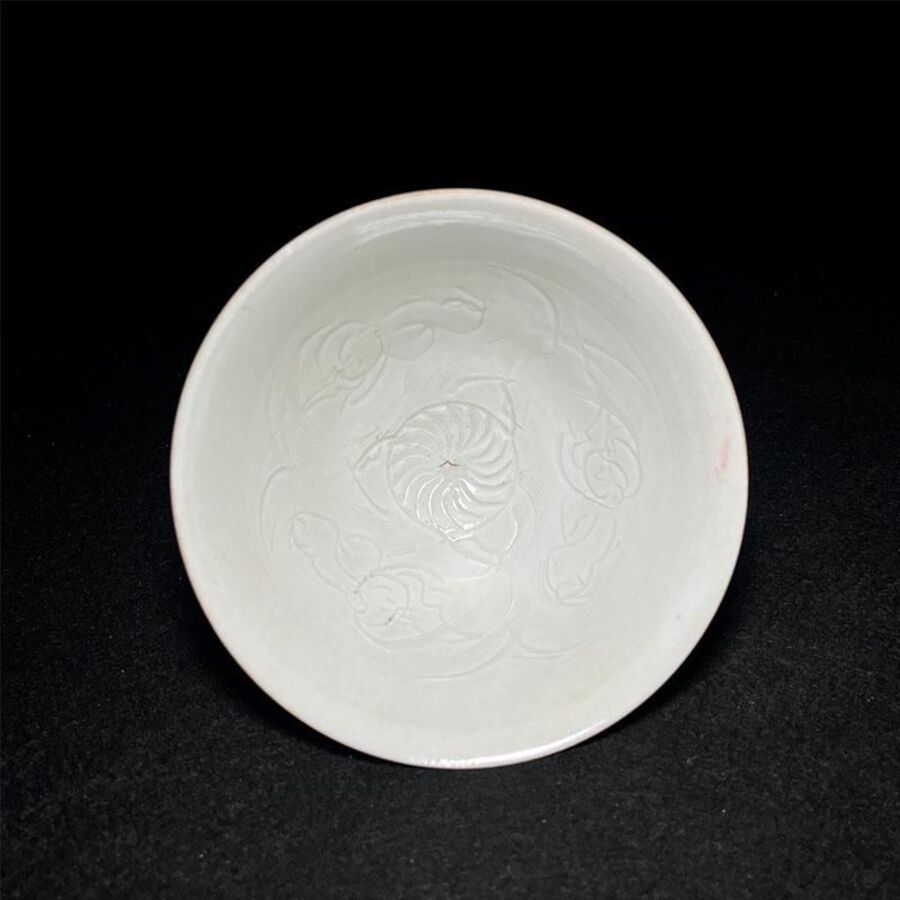 Ming Ding kiln engraved high-footed calabash