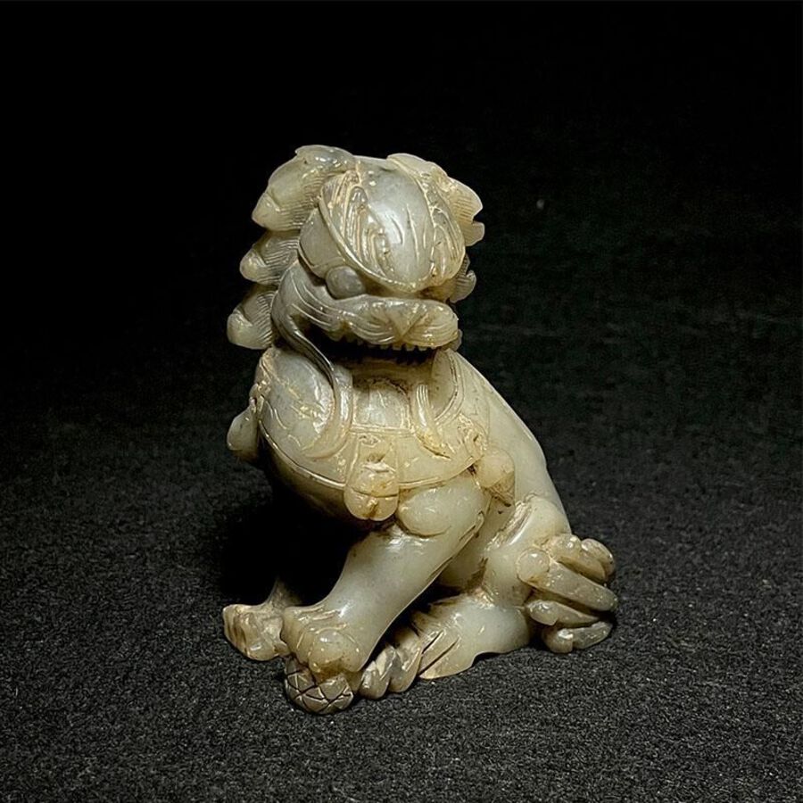 Qing Shoushan stone round carved lion ornament