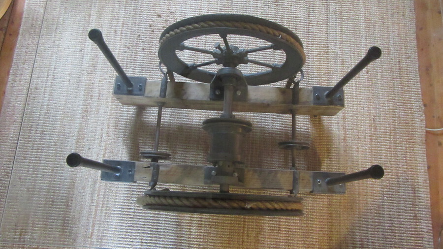 Antique ANTIQUE INDUSTRIAL LIFT MECHANISM COFFEE TABLE 