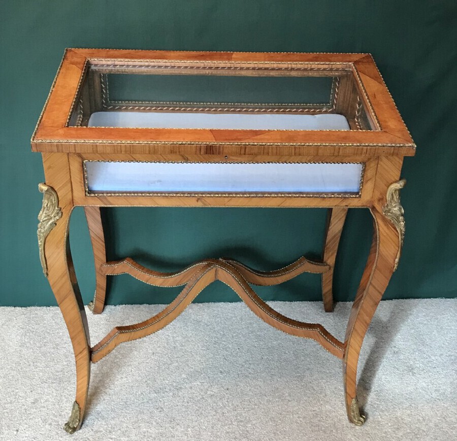 Good Quality Bijouterie Table