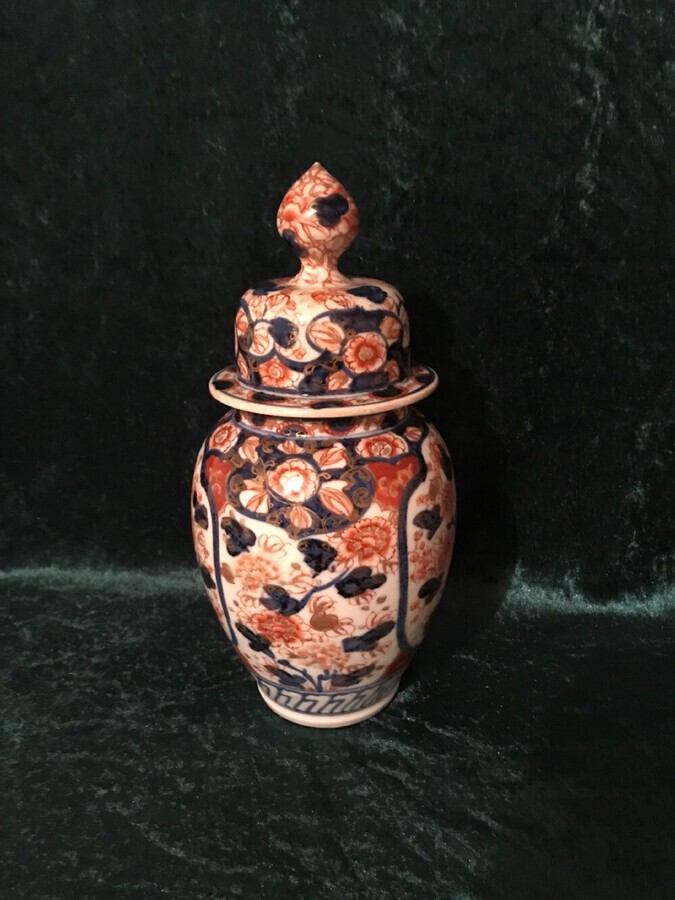 Antique Decorative Imari Vase And Cover Circa 1910