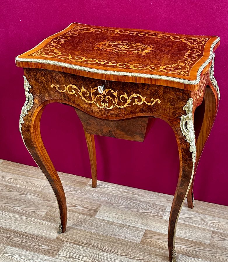 Victorian walnut marquetry Poudreuse, circa 1875