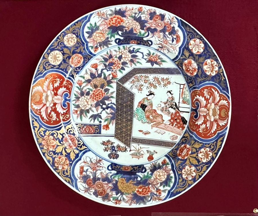 Antique A good & large Imari charger