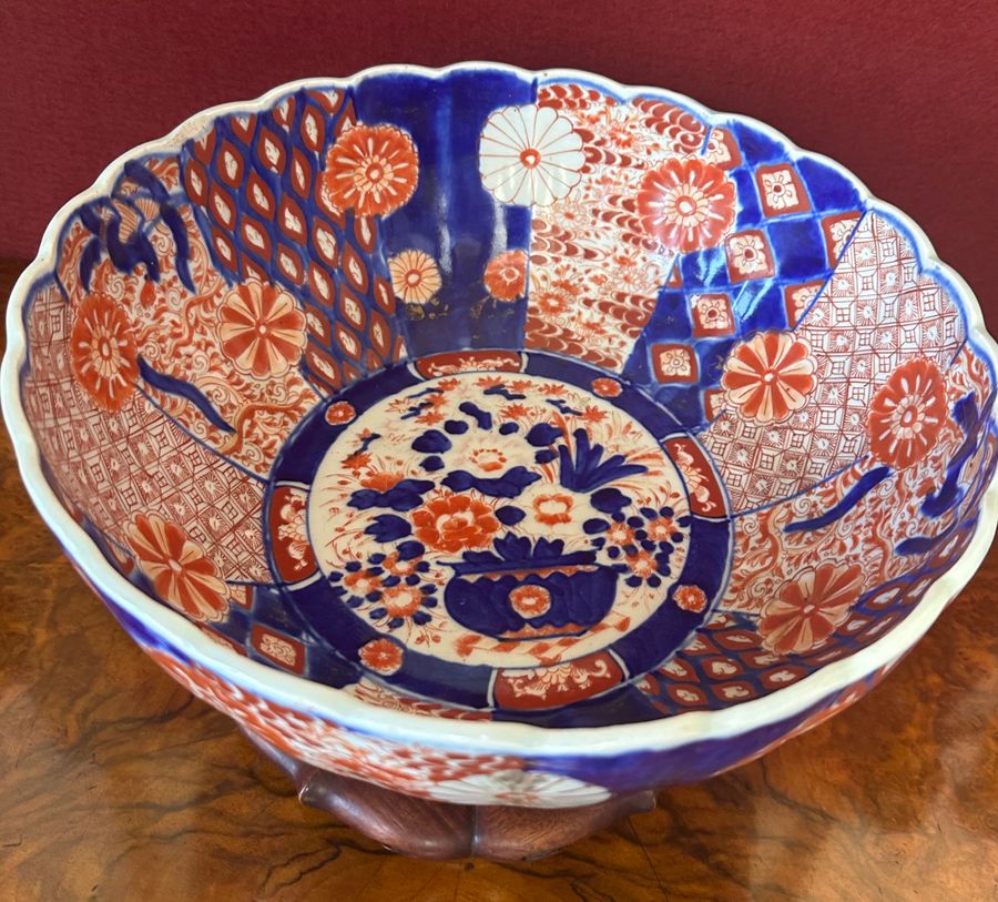 Imari fluted bowl, circa 1900