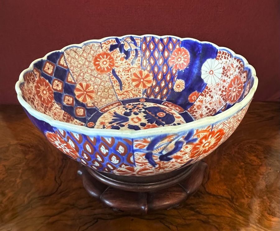 Antique Imari fluted bowl, circa 1900