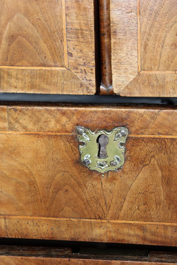 Antique Queen Ann Burr Walnut chest of Drawers