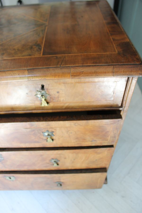 Antique Queen Ann Burr Walnut chest of Drawers