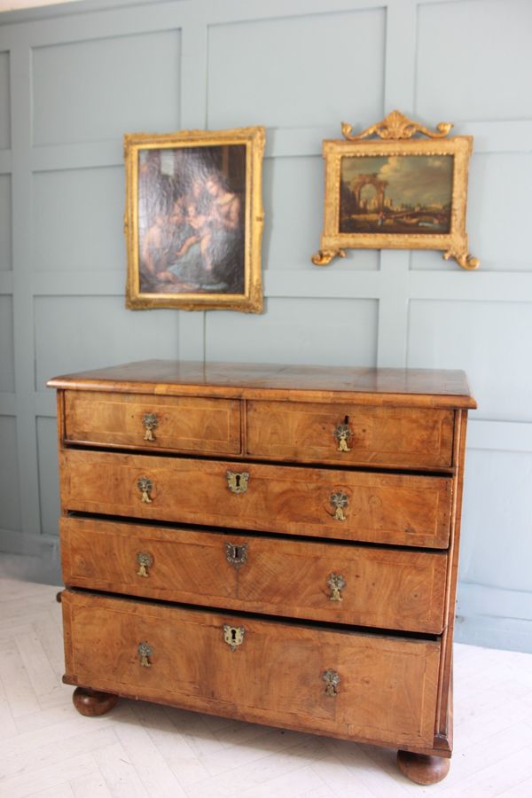 Antique Queen Ann Burr Walnut chest of Drawers