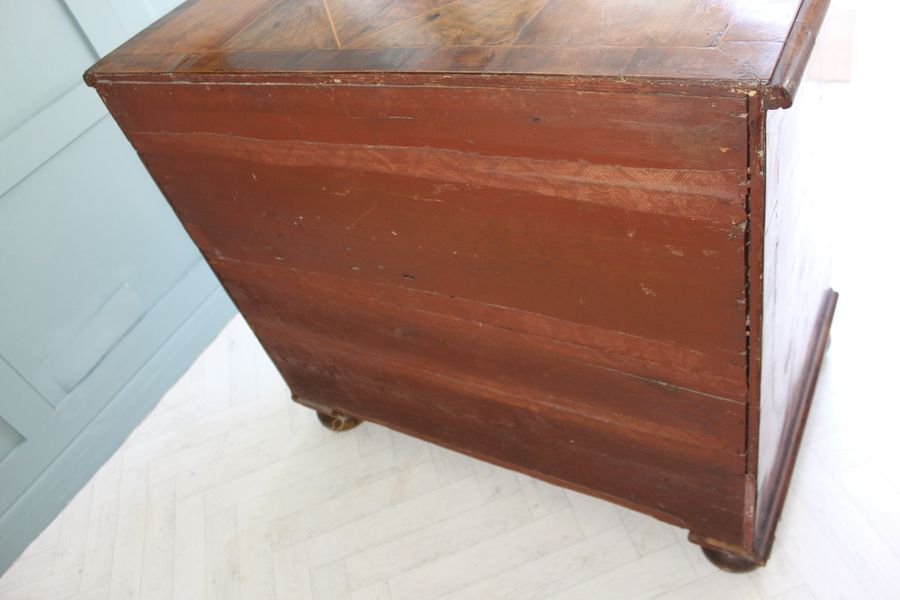 Antique Queen Ann Burr Walnut chest of Drawers