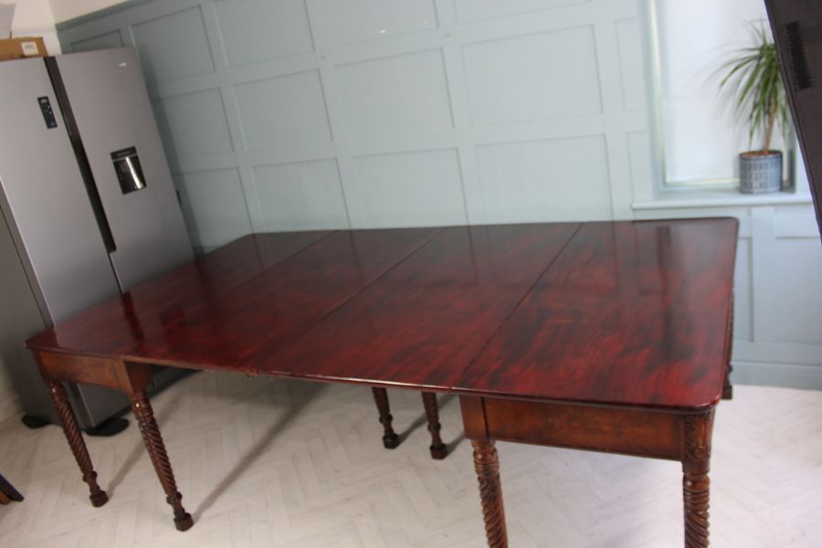 Antique Federal Amercian Cuban Mahogany Dining Table