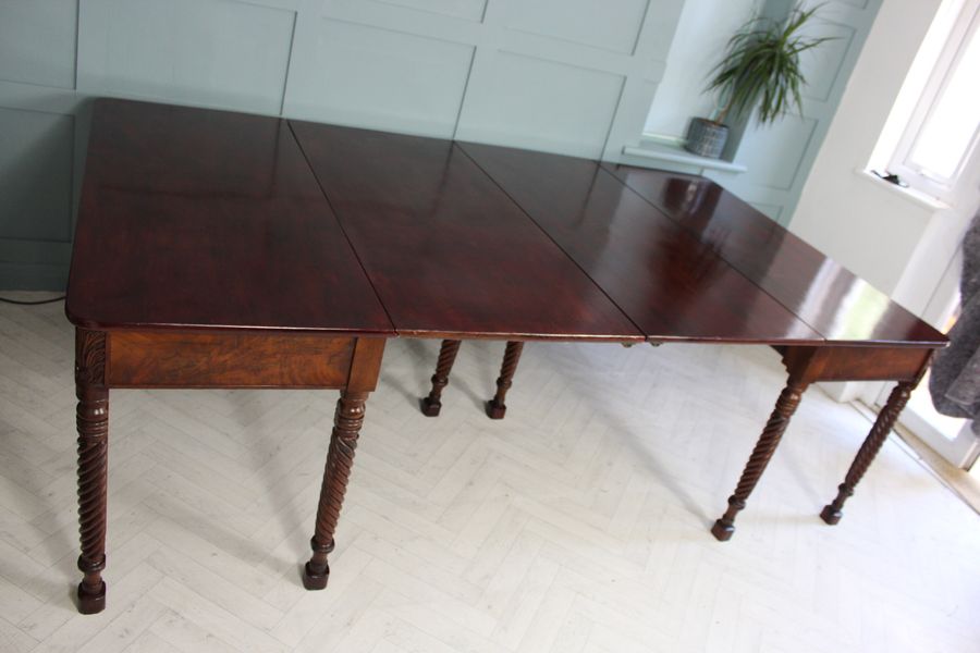 Antique Federal Amercian Cuban Mahogany Dining Table