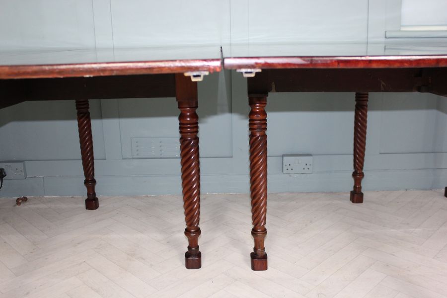 Antique Federal Amercian Cuban Mahogany Dining Table