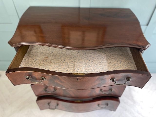 Antique Chippendale style Mahogany chest of drawers