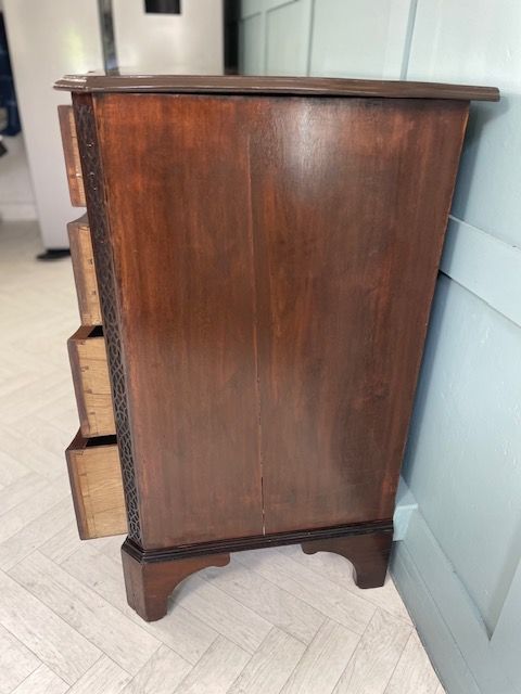 Antique Chippendale style Mahogany chest of drawers