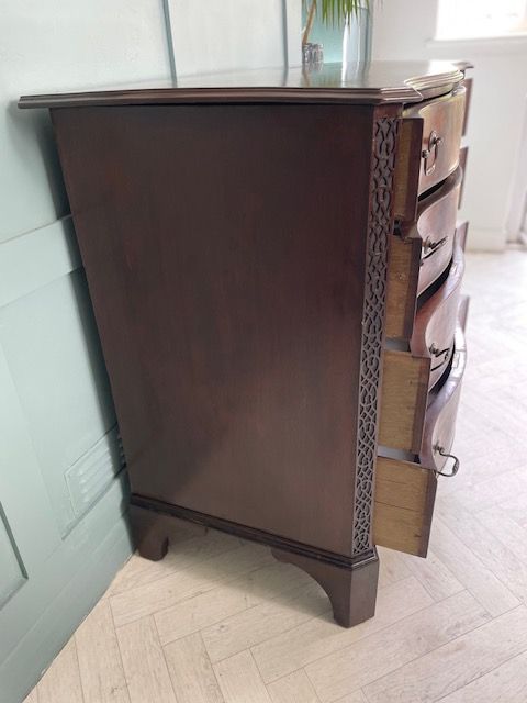 Antique Chippendale style Mahogany chest of drawers