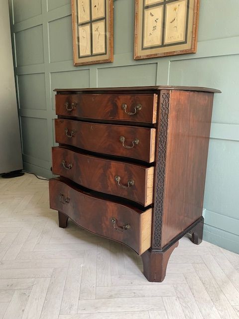 Antique Chippendale style Mahogany chest of drawers