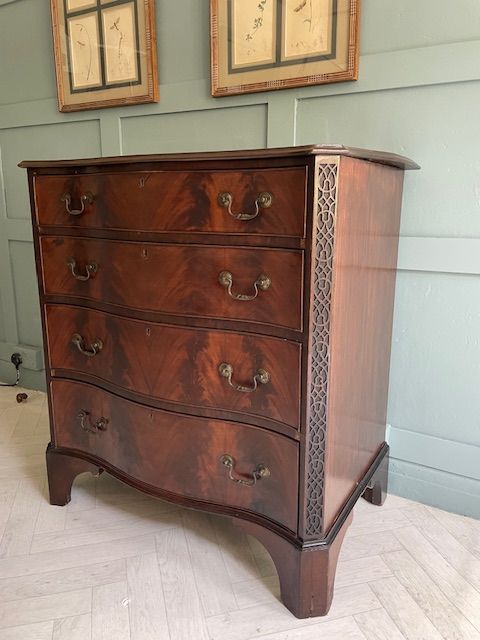 Antique Chippendale style Mahogany chest of drawers