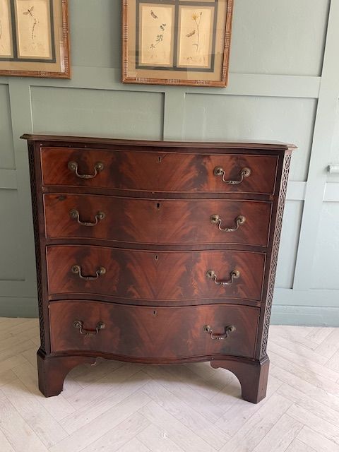 Antique Chippendale style Mahogany chest of drawers