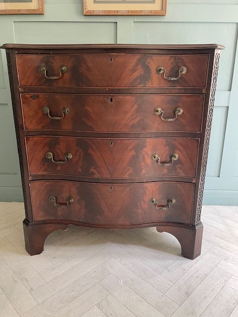 Antique Chippendale style Mahogany chest of drawers