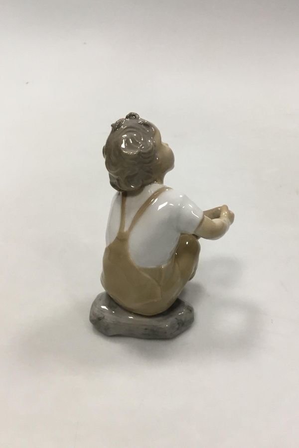Antique Bing and Grondahl Figurine of Help me mother No 2275. Measures 13 cm ( 5.12 in. )