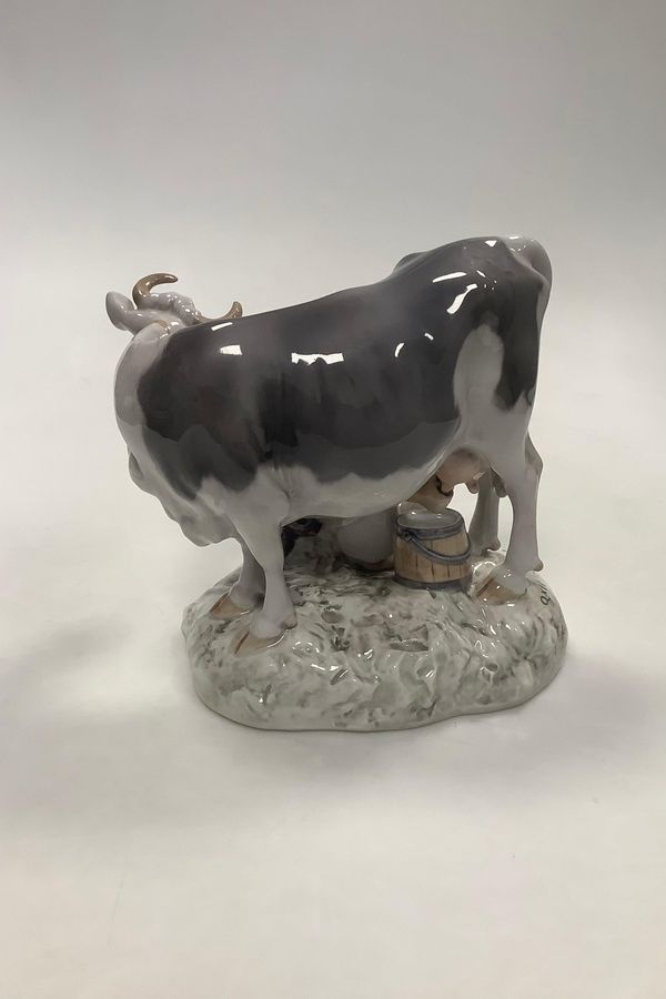 Antique Bing and Grondahl Figurine Dairy Maid, Cow and Cat No. 2017