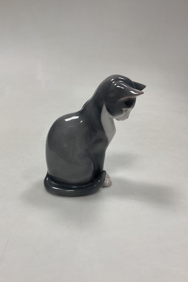 Antique Bing and Grondahl Figurine Sitting Cat No. 1876