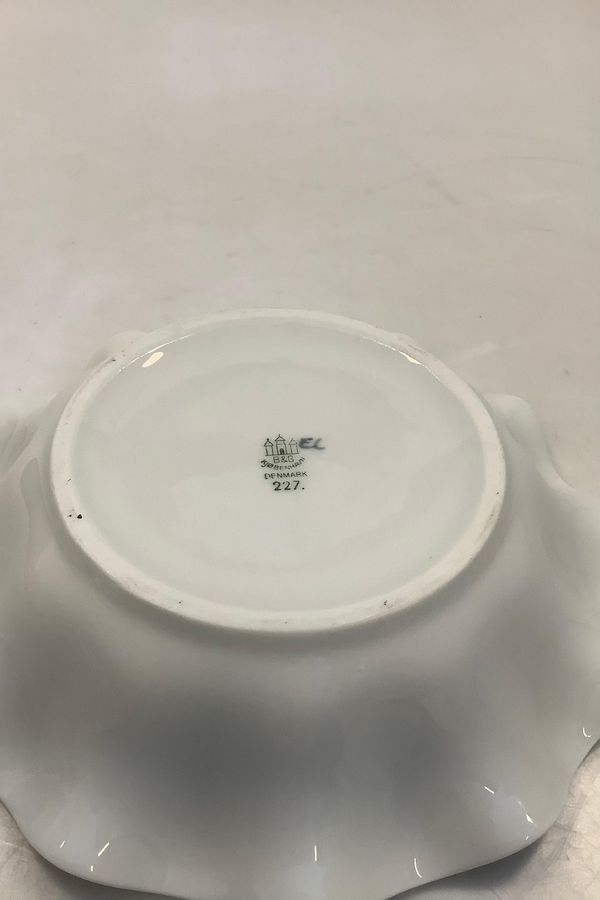 Antique Bing and Grondahl Seagull bowl with wavy rim No 227