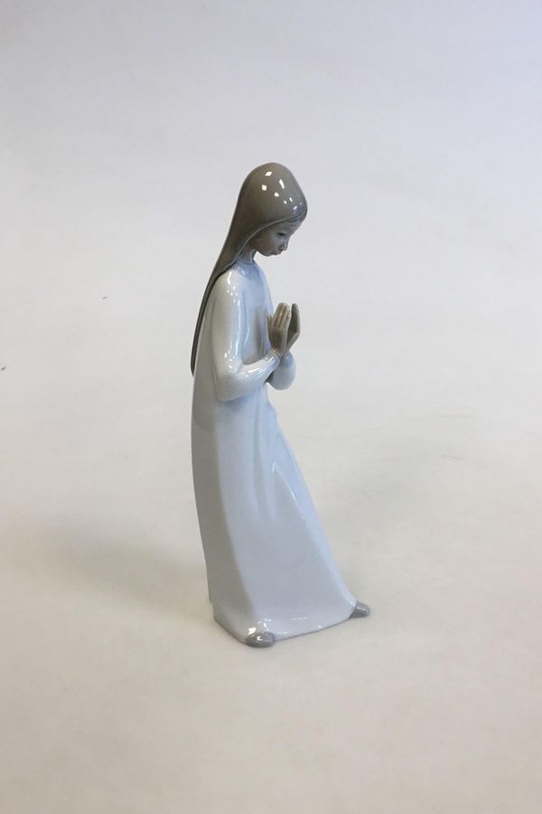 Antique DAO / Lladro Porcelain figurine of woman