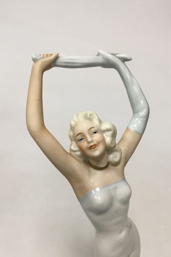 Antique Heinz Schaubach (1886-1970) - Unterweißbach Porcelain Figurine- Revuegirl No 9194