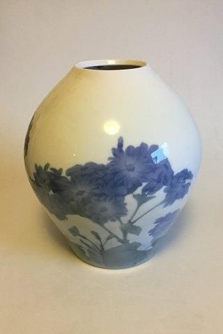 Antique Imperial Porcelain Factory Russian Large Vase/jar decorated with Flower motif. From 1913