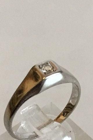Antique Ring in 14K White Gold with Brilliant
