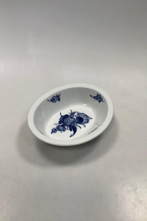 Antique Royal Copenhagen Blue Flower Braided Bowl No. 8161 Measures 19.5cm x 15.7cm x 7cm (7.68 inch x 6.18 inch x 2.76 inch )